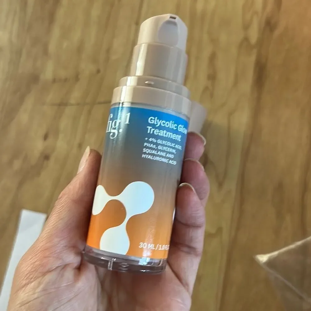 Fig.1 Glycolic Glow Treatment 30ml Instant Glow Exfoliating & Anti-Aging Sealed